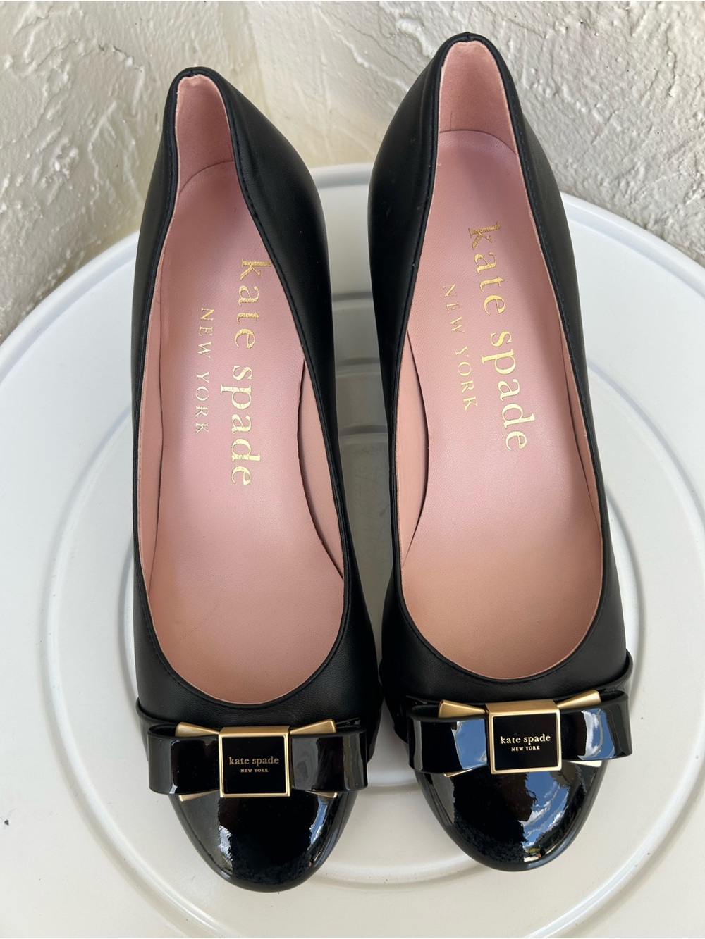 Kate Spade New York Bowdie patent leather cap-toe pumps Black Size 6.5B